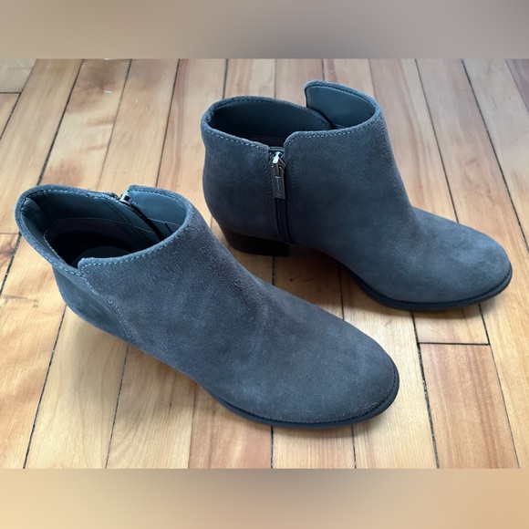 Jessica Simpson sued booties, size 8 - Picture 5 of 11